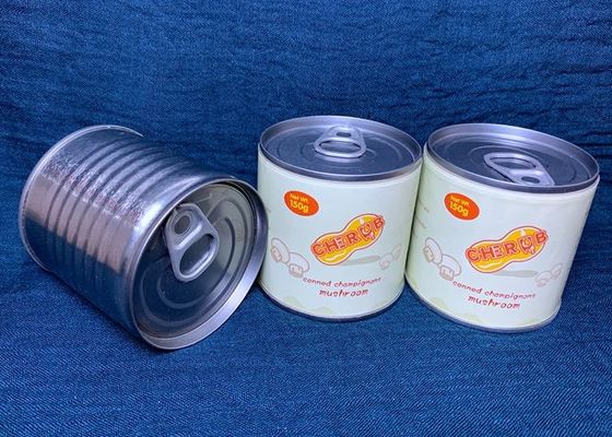 自然なスーパーマーケットによって缶詰にされるシャンピニオンのきのこ